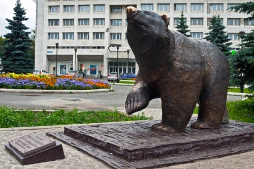 Памятники медведю в Европе и России.3